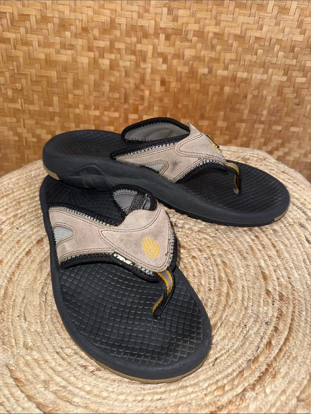 Teva Mush II Leather Flip Flop Sandals Men’s US 9 Taupe Comfort